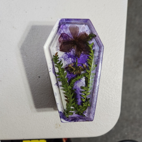 Handmade coffin trinket box with pressed botanicals - Picture 4 of 5